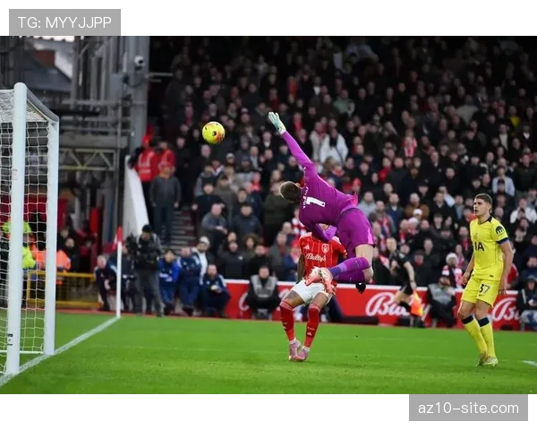 维卡里奥扑救率77% 热刺门神成防线最稳一环